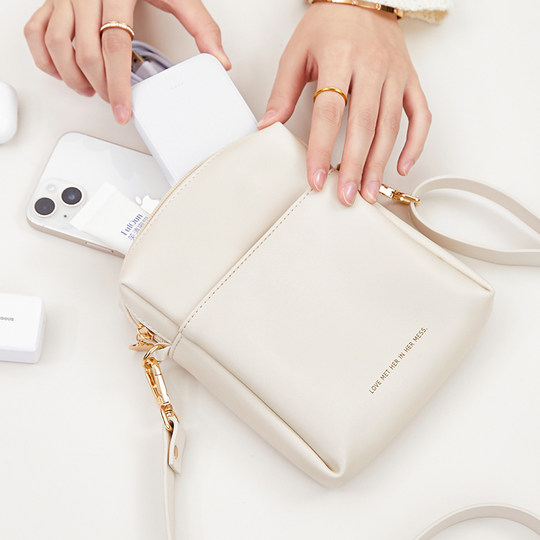 手机小挎包斜跨轻便高级感女2025新款收纳包装手机便携多功能软皮