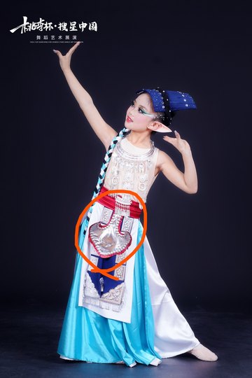 Original Qiang Tanzkunst Testrepertoire Bergflüsterer Tanzkostüme Kopfschmuck Bergelfen neue Tanzkostüme