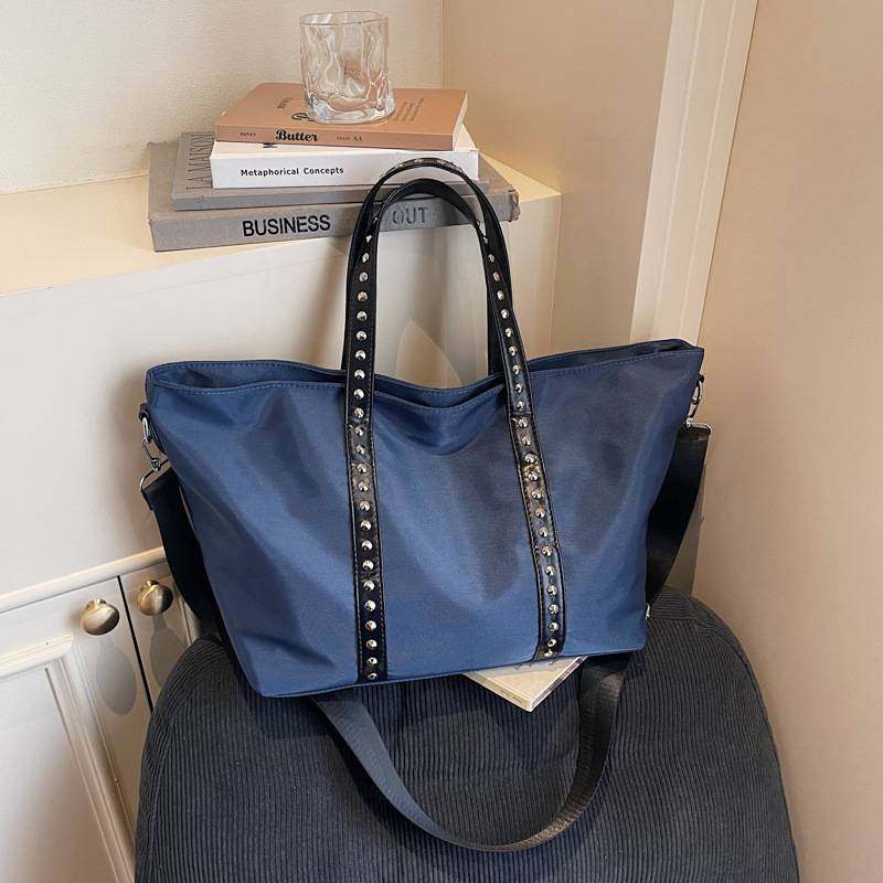 专柜品牌复古大容量个性包包女2025秋冬新款休闲设计铆钉单肩腋下,淘宝优惠券,粉丝福利购,淘宝优惠卷