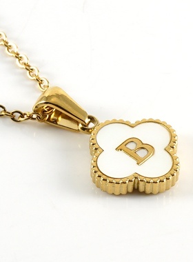 新款四叶草吊坠不锈钢18K金项链ins风欧美简约贝壳字母锁骨链项链