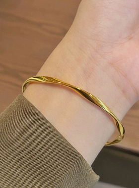 莫比乌斯环手镯女