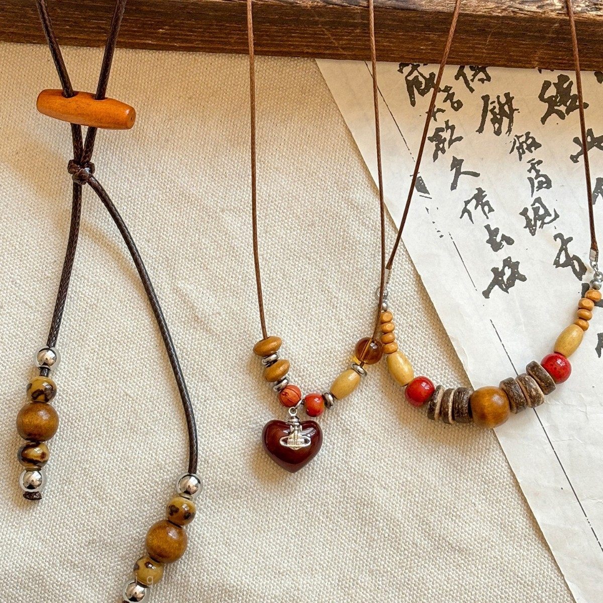 复古木质串珠吊坠项链女小众设计感民族风配饰时尚长款百搭毛衣链,淘宝优惠券,粉丝福利购,淘宝优惠卷