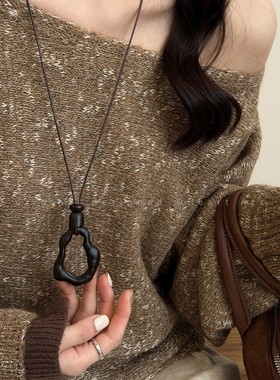 秋冬镂空花朵吊坠项链女2025新款小众设计毛衣链高级感长款配饰