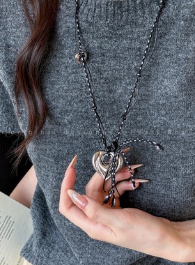黑色编绳爱心吊坠项链女款韩系高级感长款抽拉毛衣链秋冬百搭配饰