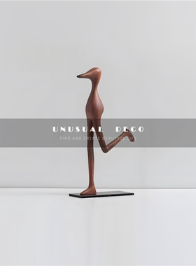 山海艺术现代轻奢样板间卧室床头柜装饰画尖嘴人组合摆件高级饰品