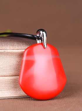 新疆和田碧玉平安无事牌男女款鸡血石玉项链红玉平安牌毛衣链