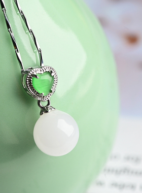 新疆和田玉圆珠吊坠 女款S925银镶嵌绿色皓石项链心形白玉玉坠
