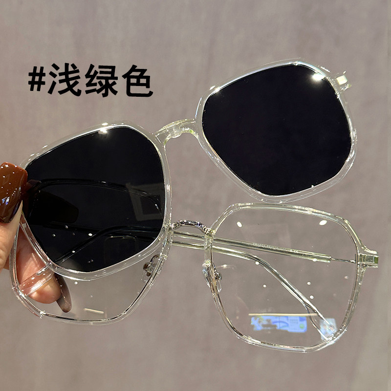 Magnetic clip light field polarized sunglasses