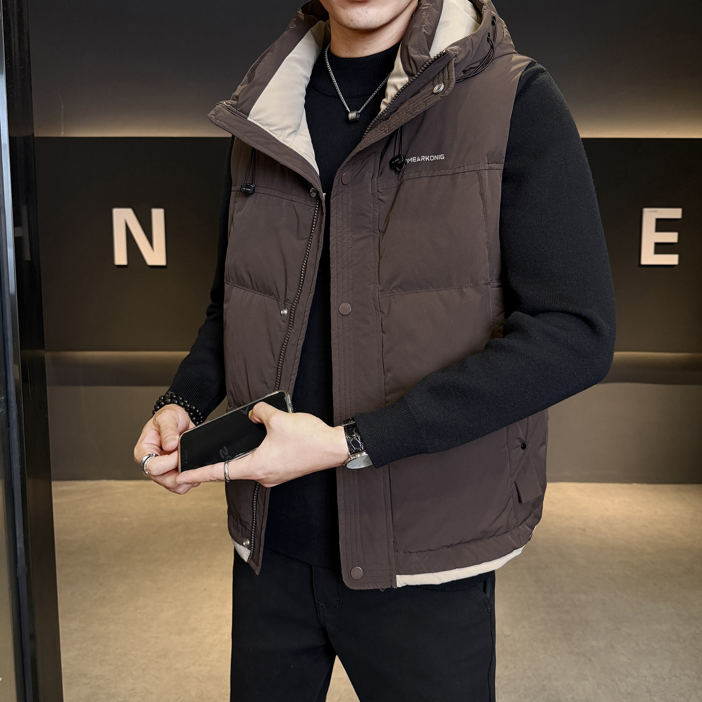 港风运动潮牌国标短款连帽羽绒马甲男秋冬外穿羽绒服马夹潮流坎肩,淘宝优惠券,粉丝福利购,淘宝优惠卷