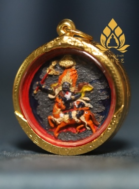 西藏扎基S老工天然矿物彩绘制银镶框吉祥天母擦擦圆形佛牌吊坠