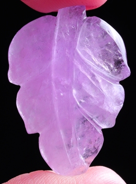 七宝紫锂辉孔赛石雕刻叶子吊坠