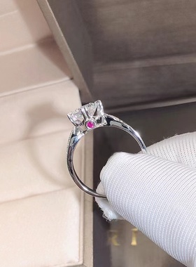 PT950铂金美国进口莫桑石D色燕尾小V爱心四爪镶嵌红宝石戒指女