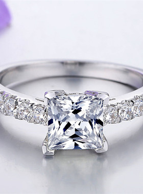 进口D色莫桑石戒指公主方钻戒 1克拉仿真钻戒女PT950白金婚戒求婚