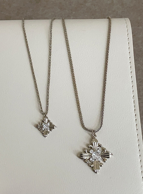 复古高级感咖金色几何鸢尾花爱心吊坠项链女个性时尚颈链毛衣链