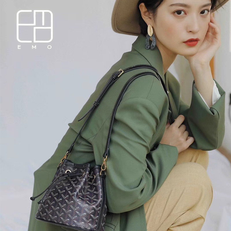 韩国东大门emo狗牙2020新款水桶包 昕悦女士包袋