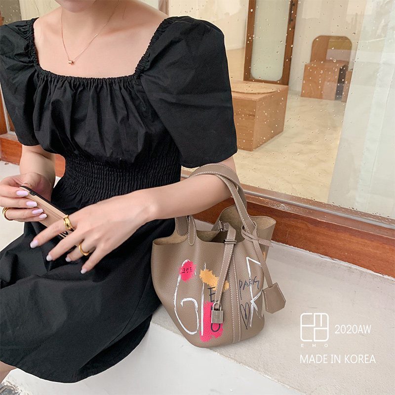 韩国东大门2020新款emo涂鸦水桶包 昕悦女士包袋