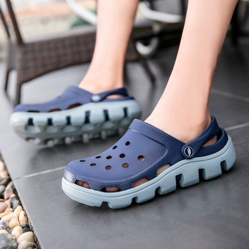Пляжная обувь, тапочки в стиле Crocs на платформе, летние нескользящие босоножки, коллекция 2024 года, для влюбленных, большой размер