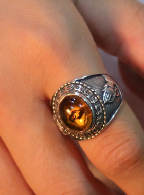 镶嵌祈祷之手925银大宝石戒指