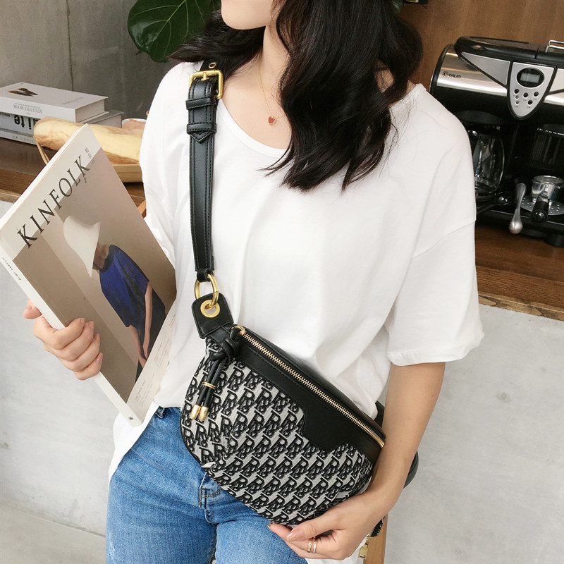 2020新款小ck真皮刺绣潮ins饺子包 蒂赛琳女士包袋