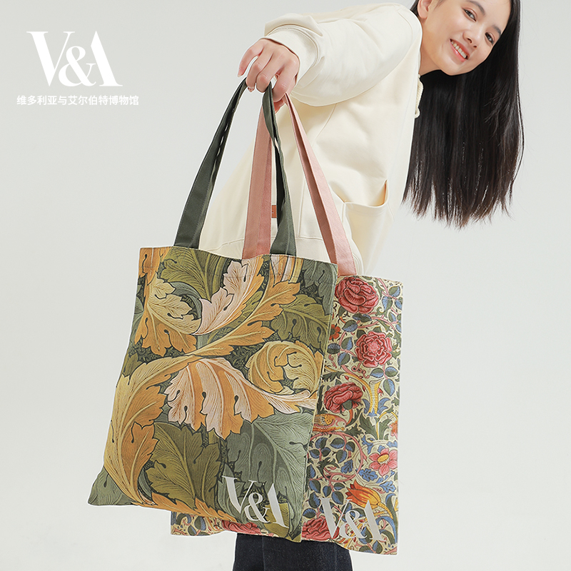 VA博物馆 莫里斯系列草莓小偷印花手提斜挎帆布包通勤设计