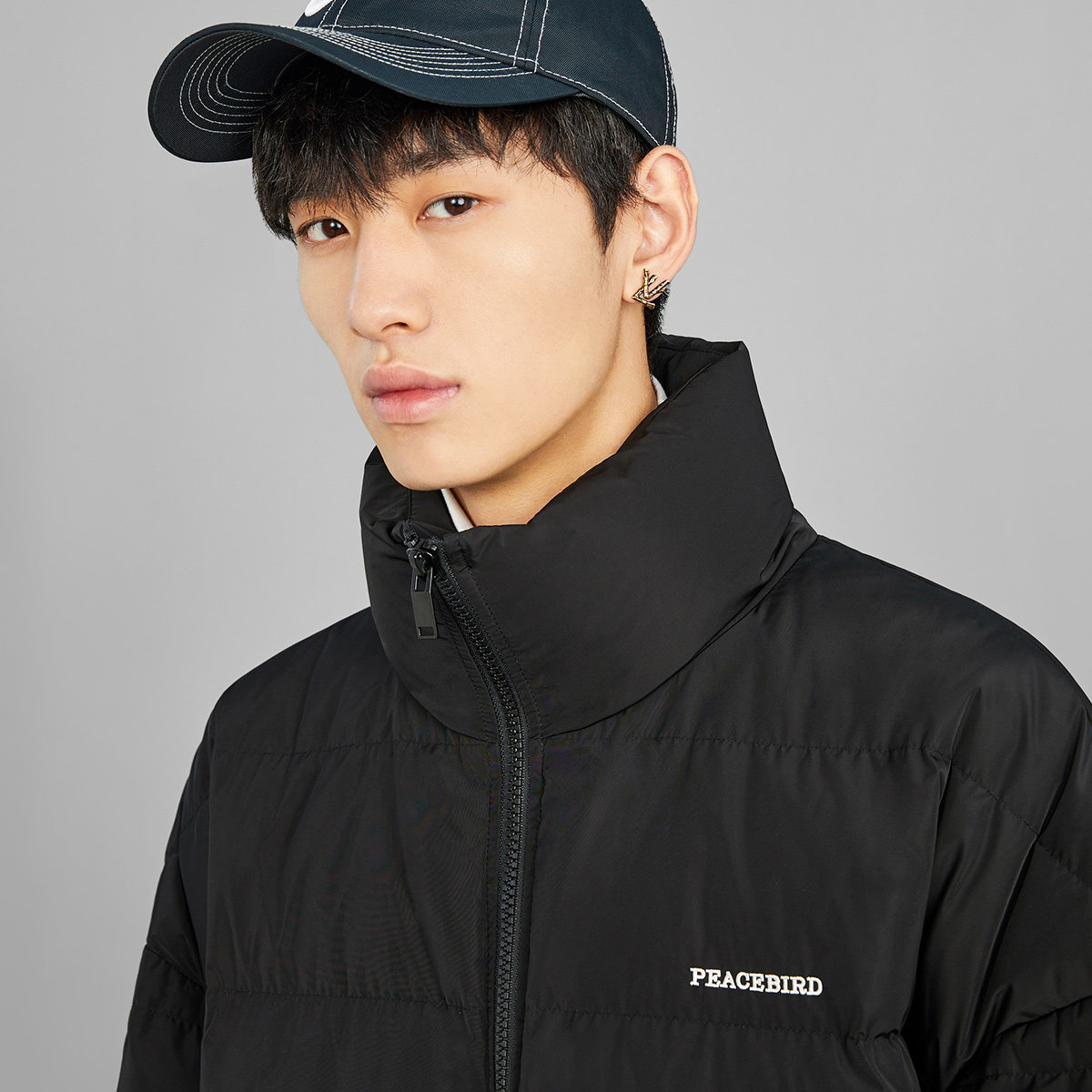 太平鸟男装胸口刺绣撞色字母羽绒服 太平鸟男装outlets店羽绒服