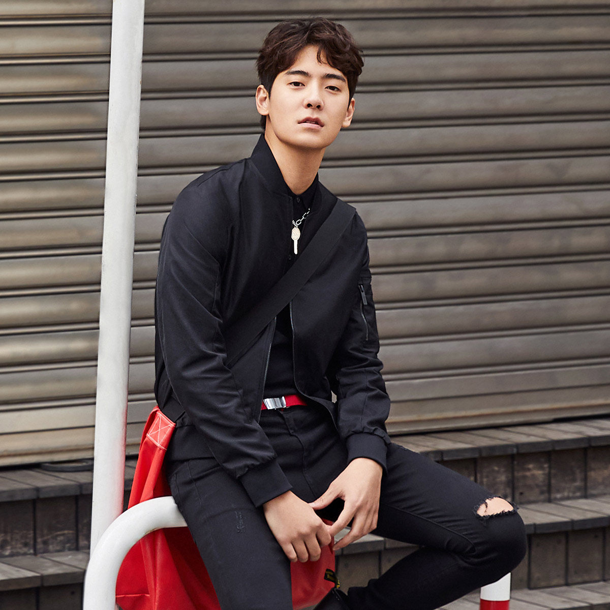 太平鸟奥莱黑色男刺绣潮青年夹克衫 太平鸟男装outlets店夹克