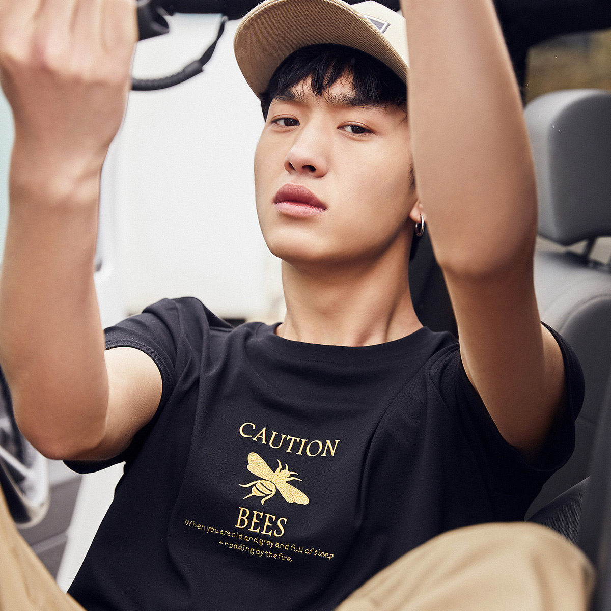  太平鸟男装outlets店T恤