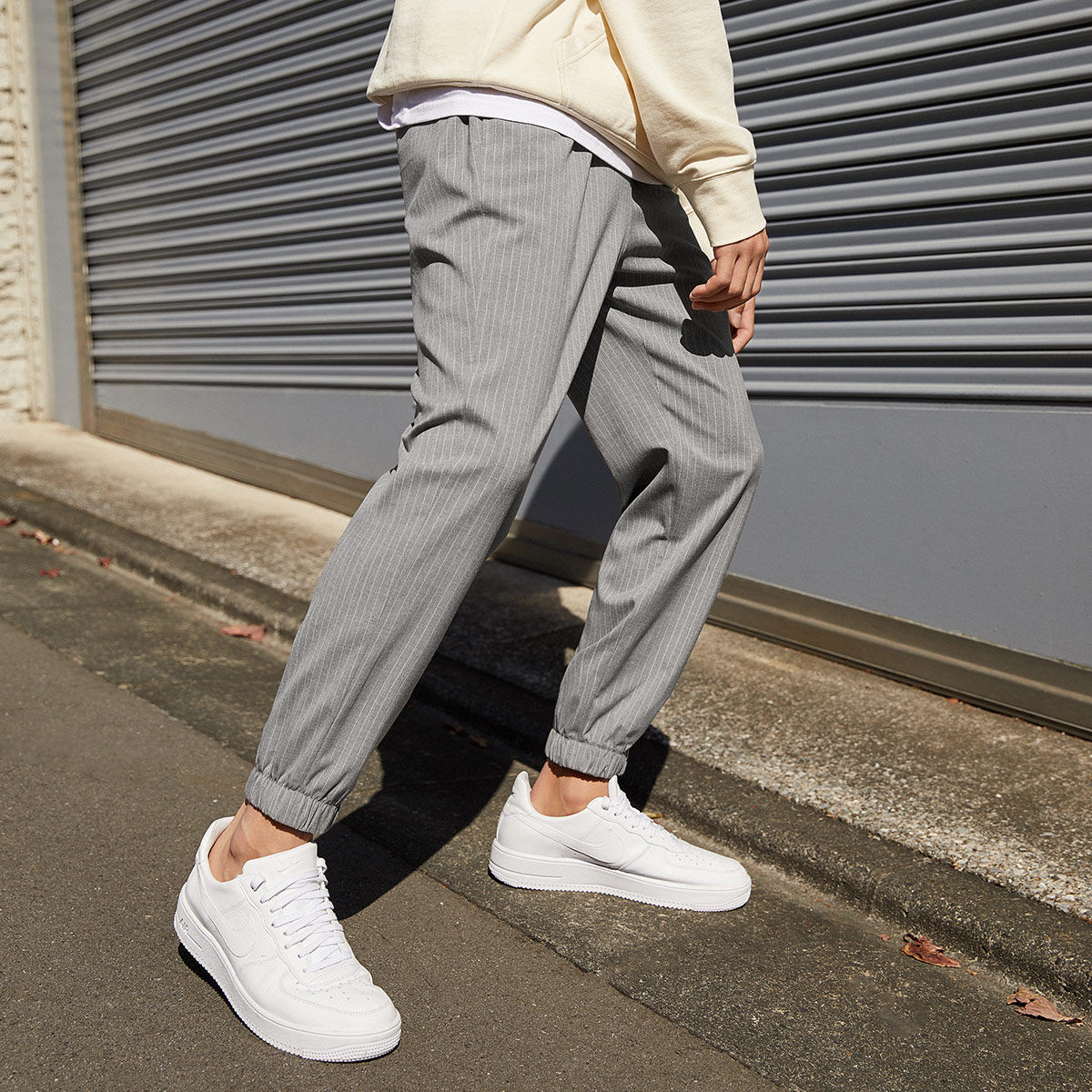 太平鸟男装条纹灰色男士春夏休闲裤 太平鸟男装outlets店休闲裤