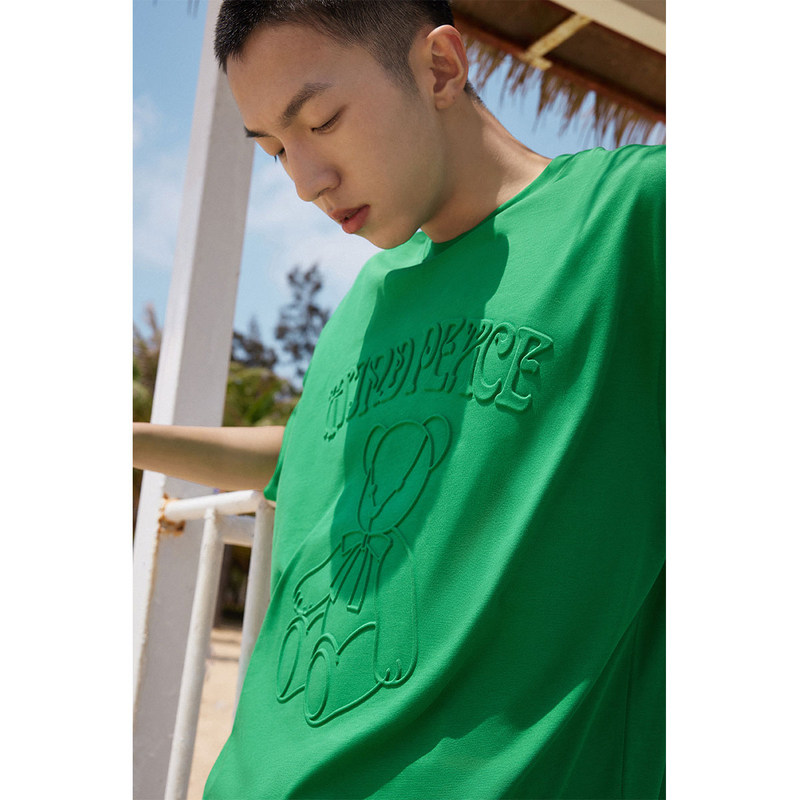  太平鸟男装outlets店T恤