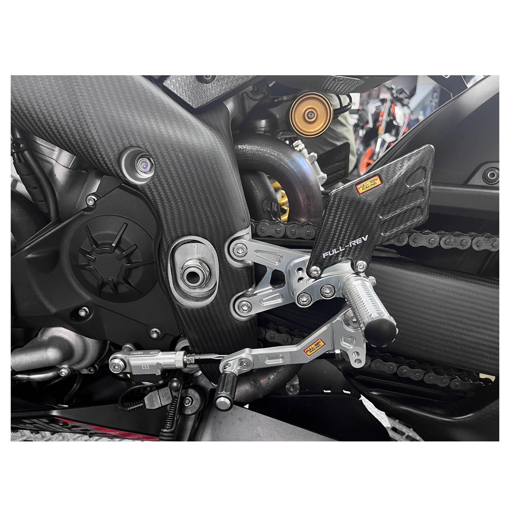 适用于阿普利亚RSV4 17-24 改装 FULL-REV 升高后移竞技脚踏总成 - 图0