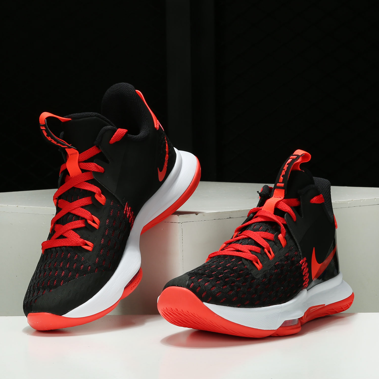 Nike/耐克LEBRON WITNESS 5 男子詹姆斯缓震篮球鞋 CQ9381-005 - 图1