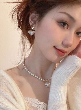 法式珍珠颈链项链女款轻奢小众设计感爱心锁骨链高级感毛衣链气质