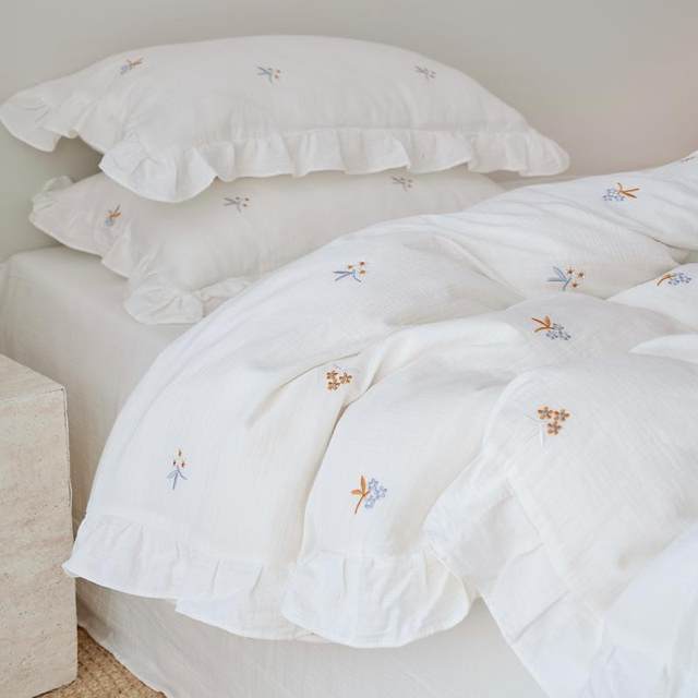 June Yubai Class A pure white cotton double layer wrinkled yarn embroidered Korean style naked sleeping skin-friendly bed sheet four-piece set