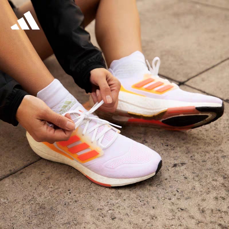 Adidas阿迪达斯ULTRABOOST男女同款轻便透气跑步鞋 FY9318 GX2945 - 图1