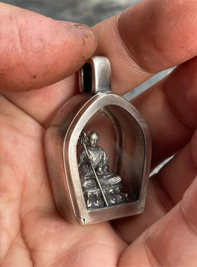 嘎乌盒地藏王菩萨吊坠随身佛项链佛造像复古本命年守护佛挂件配饰