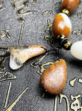 新疆和田玉三色手串颗颗黑红沁色手链玉质细腻羊脂白玉真正收藏级