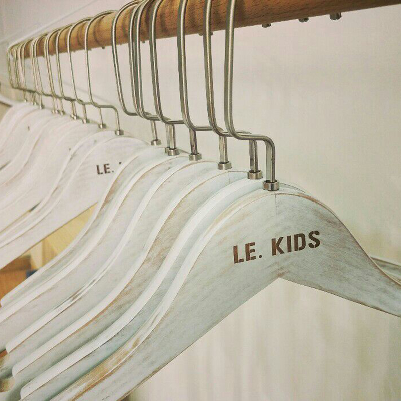 LOGO定制旧白色儿童服装店实木衣架童装店宝宝衣架童装木衣架 - 图0