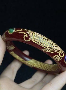 古玩旧藏大清乾隆御制漆器收藏盒内珍藏刻工描金手镯一套