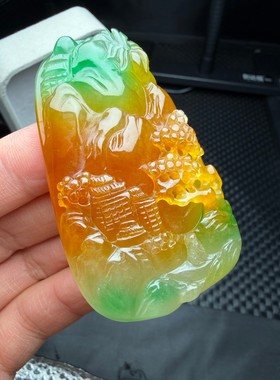 翡翠山水牌吊坠冰透黄翡飘绿春彩挂坠玉牌男女同款玉石颈饰