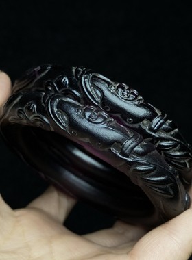 古玩旧藏大清乾隆御制漆器收藏盒内珍藏古法琉璃刻工手镯