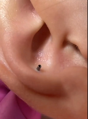 钛钢手穿耳洞双球耳钉白钻耳钉