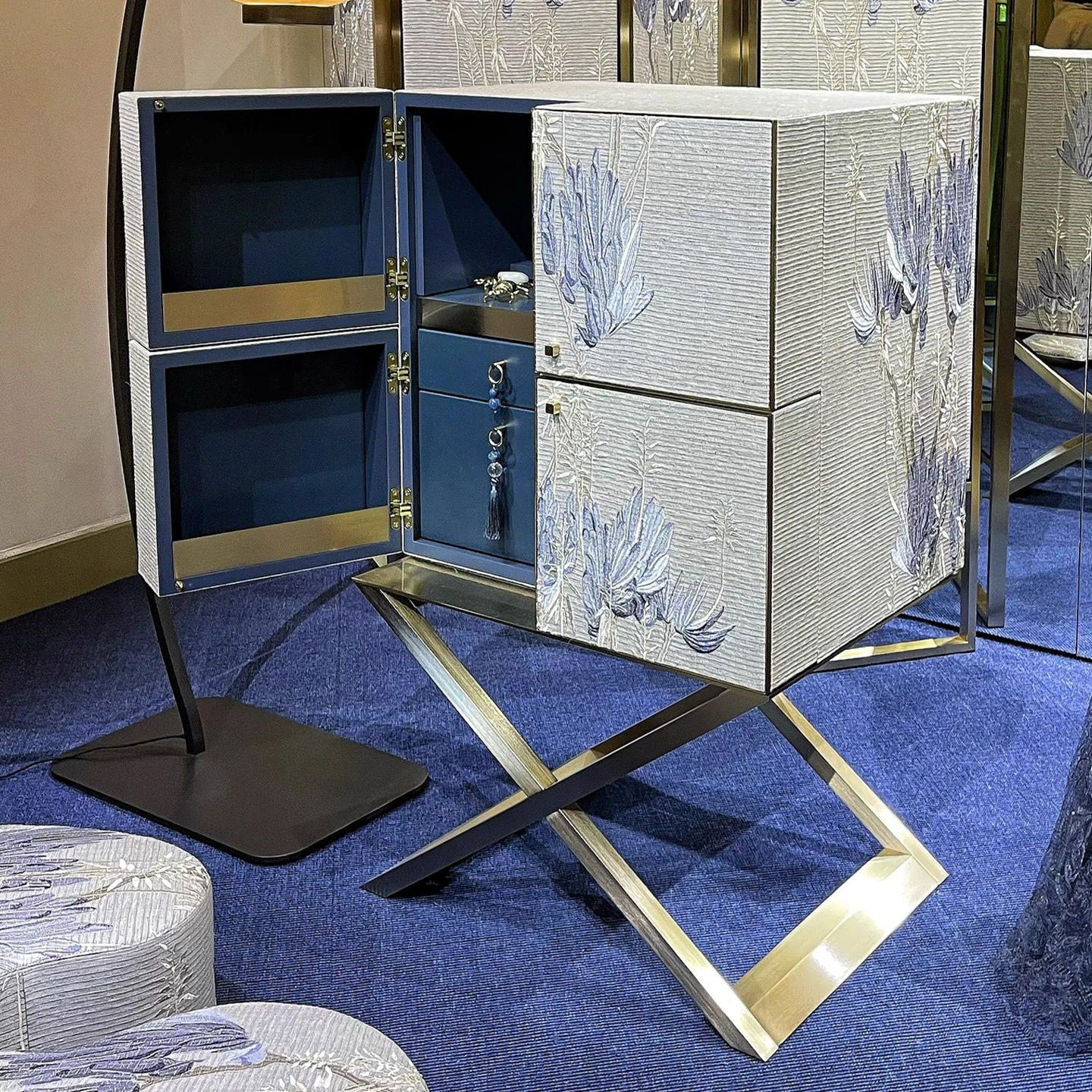 轻奢扪皮刺绣酒柜装饰柜别墅家用实木设计师高端创意客厅储物柜,淘宝优惠券,粉丝福利购,淘宝优惠卷