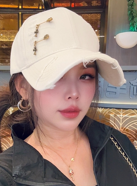 L20百搭金属别针破洞棒球帽磨破做旧棉布情侣鸭舌帽户外休闲时尚