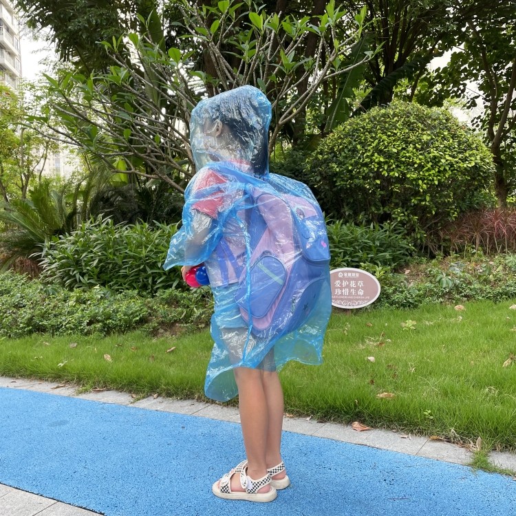 2个装 旅行便携式一次性雨衣球成人儿童学生雨衣户外旅行应急雨披,淘宝优惠券,粉丝福利购,淘宝优惠卷