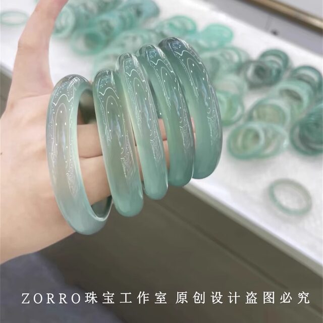 Natural ice chalcedony oil green bracelet jadeite
