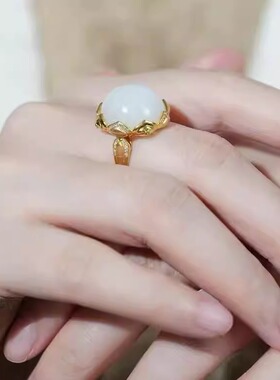 「清姿」白玉莲花戒指18k金｜香远益清 白 糯 细 清雅之姿