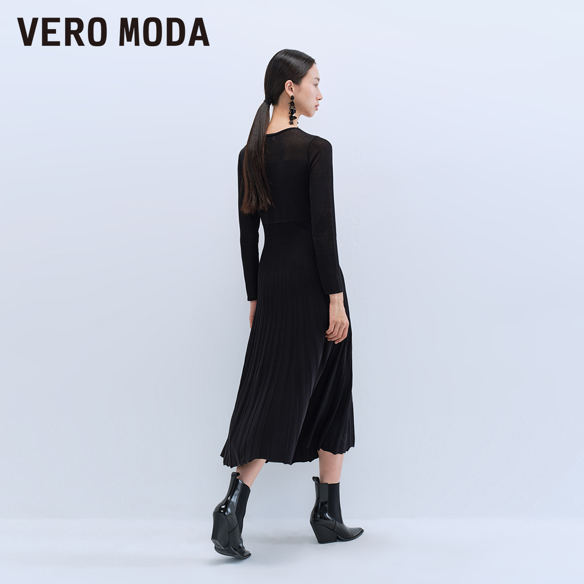 v区绫致Vero Moda连衣裙2023秋冬半透修身百褶大摆针织长裙女