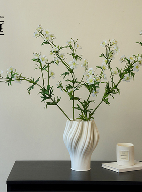 满庭芳千鸟小飞燕白色仿真花束