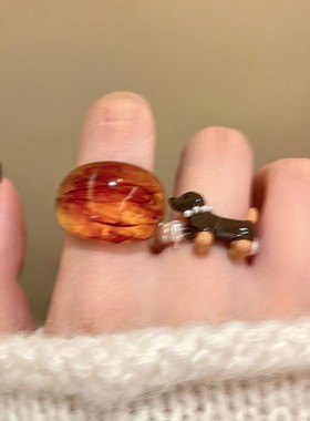 进口咖色腊肠狗珍珠戒指女秋冬可爱卡通高级感食指戒2024新款童