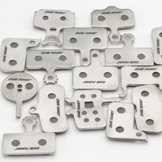 Ultra-light ceramic makes the disc quiet and sensitive without damaging the disc